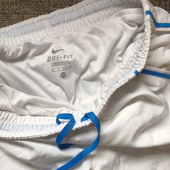 XS Nike Dry Fit Lined Running Shorts - Picture 2 of 5